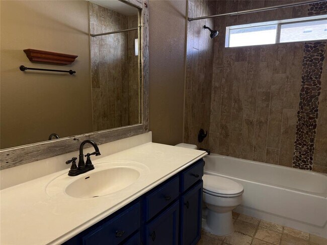 Building Photo - 808 Sunflower Dr
