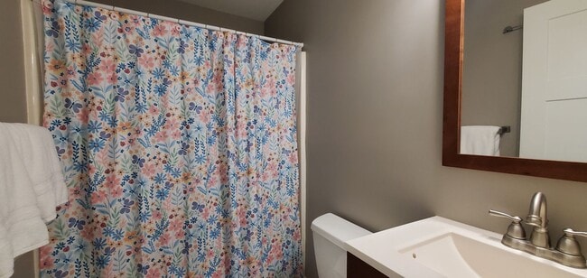 Building Photo - Monthly Furnished Rental, Dog-Friendly, Utilities Included