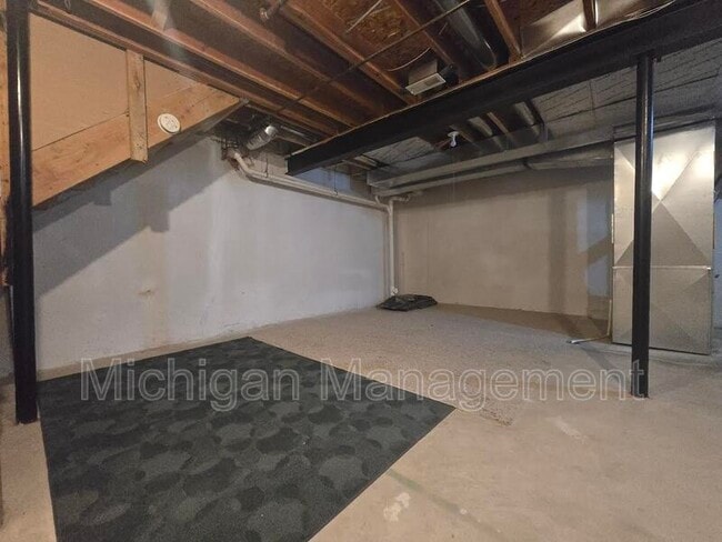 Building Photo - 4351 Hunters Cir W