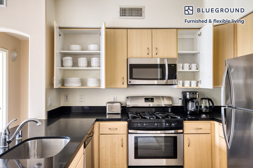 Building Photo - 8700 Pershing Dr