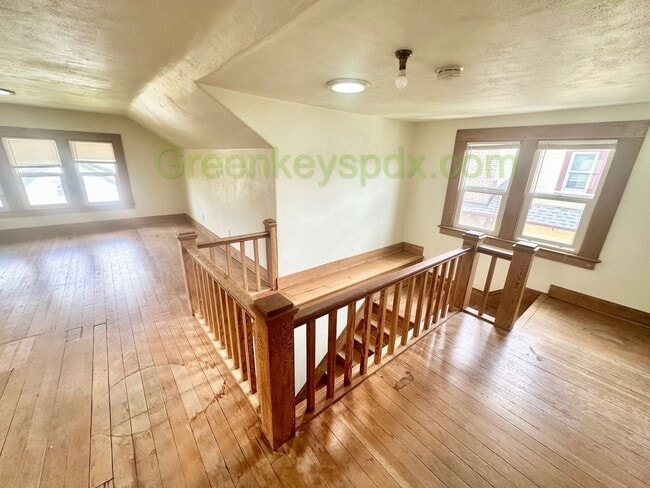 Building Photo - Gorgeous Top Level of Huge Craftsman House!