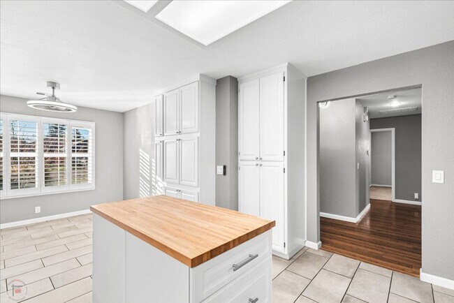 Building Photo - Lovely 3 Bedroom/2 Bath Home Located in Lodi Ca