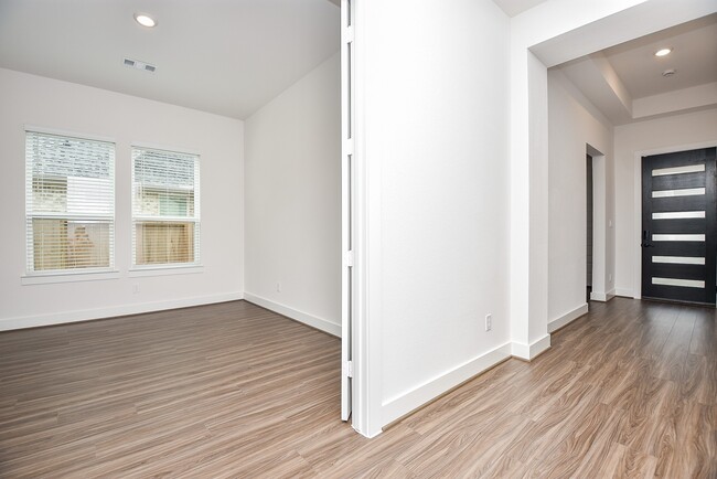 Building Photo - 7622 Ridgeside Dr