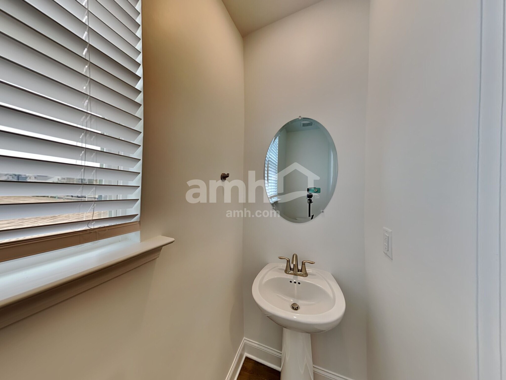 Building Photo - 1031 Highland Walk