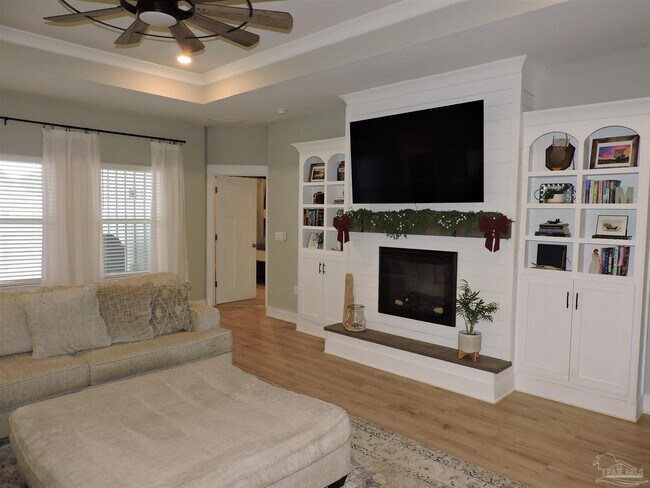 Building Photo - 10612 Davenport Lp