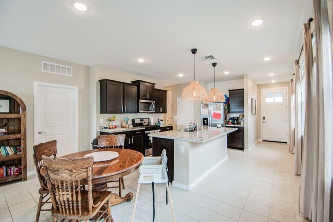 Building Photo - Lovely Single Family 4 bedroom for rent!