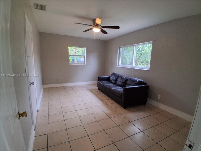 Building Photo - 880 NW 129th St