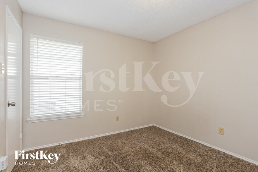 Building Photo - 714 Windridge Ln