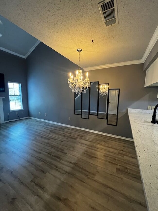 Building Photo - Carriage Oaks Townhouse for Rent