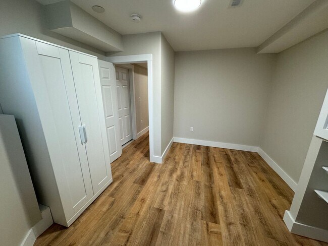 Building Photo - June 1st-ish Renovated 3 Bed/2 Bath A+ Location Worthington St