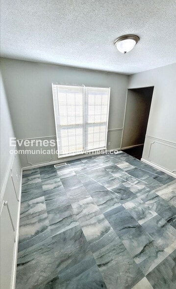 Building Photo - 2185 Cottontail Dr