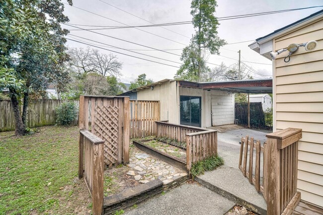 Building Photo - 1741 Oak Dr