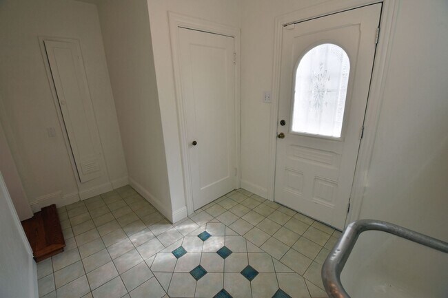Building Photo - 3 br, 1.5 bath House - 2010 N Street
