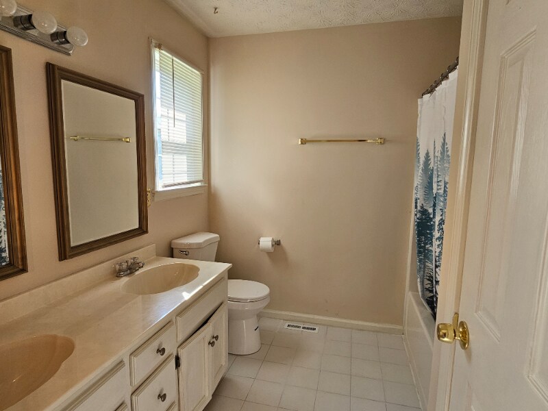 Building Photo - 1011 Brookwood Dr