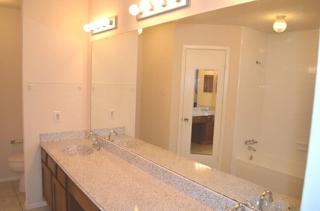Building Photo - 2439 Colton Hollow Dr