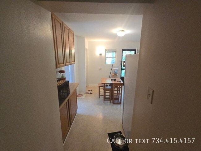 Building Photo - 110 E Summit-