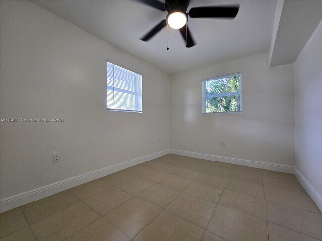 Building Photo - 716 NW 14th Way