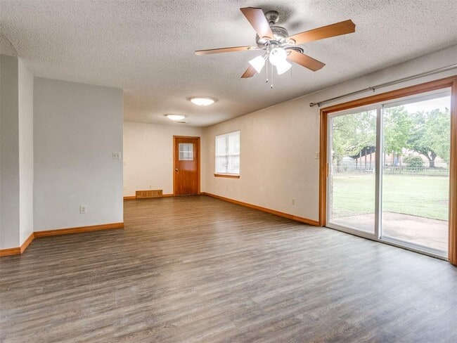 Building Photo - 1639 Westbrooke Terrace