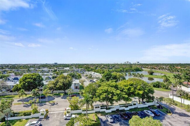 Building Photo - 1000 Parkview Dr