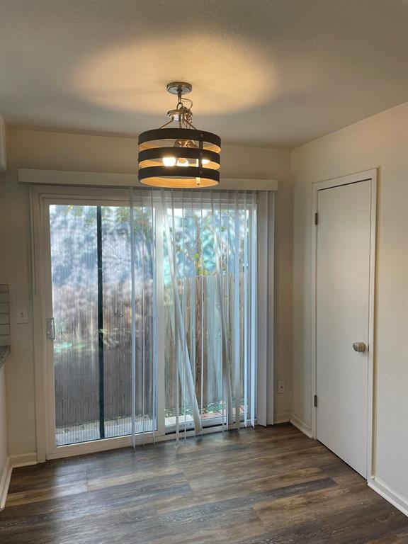 Building Photo - 8801 Pineridge Dr