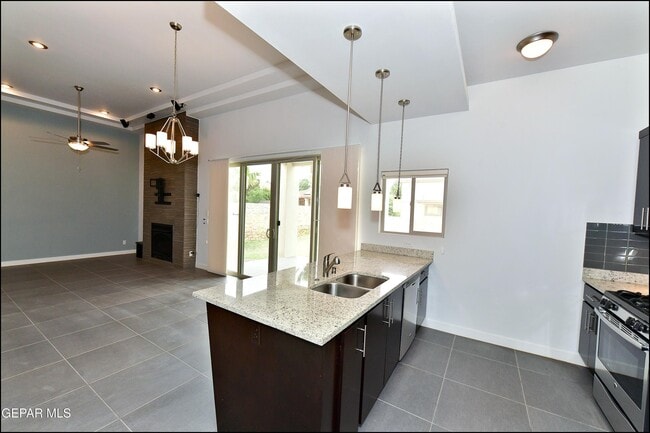 Building Photo - 5973 Cartagena Cir