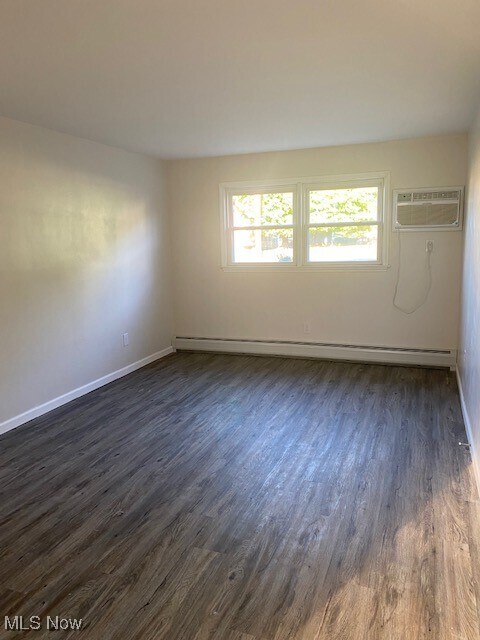 Building Photo - 402 Caroline Ave