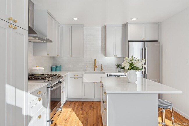 Building Photo - 14 Hildreth Rd S