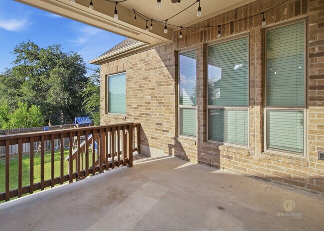 Building Photo - "Spacious 4-Bedroom Sanctuary in San Antonio - 1996 Sq Ft of Comfort and Style!"