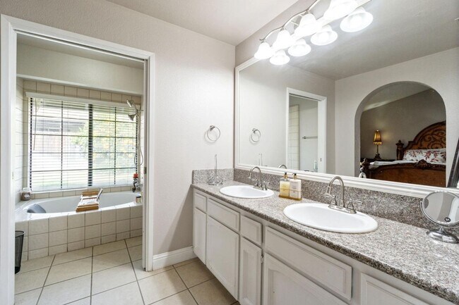 Building Photo - North Fresno 3/2