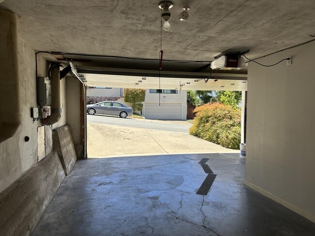 Building Photo - 346 Rolling Hills Ave