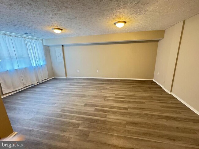 Building Photo - 732 Wilton Farm Dr