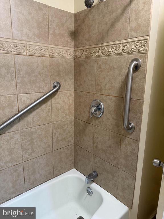 Building Photo - 839 Tydings Rd