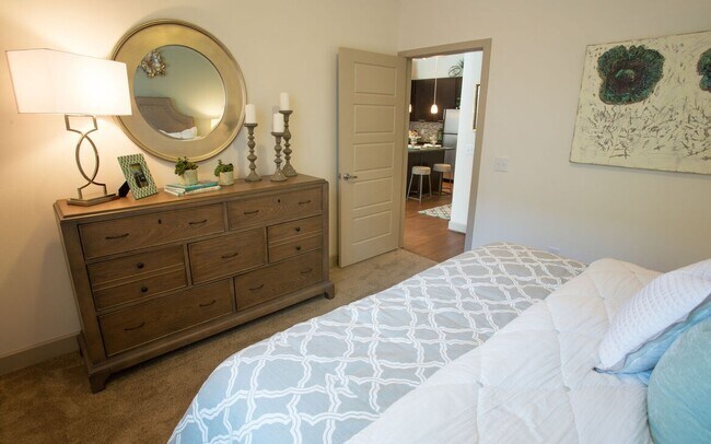 Building Photo - Boutique Living with Modern Comfort!