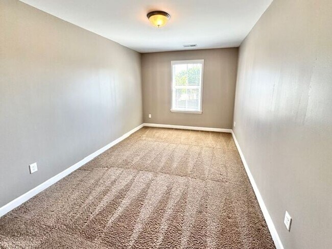 Building Photo - Luxury, Style, Gated Community, 4 Bedroom ...