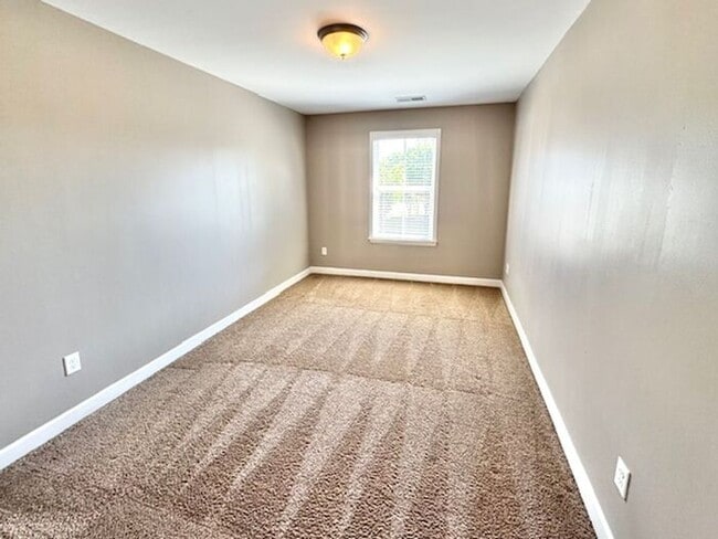 Building Photo - Move In Special! , Style, Gated Community,...