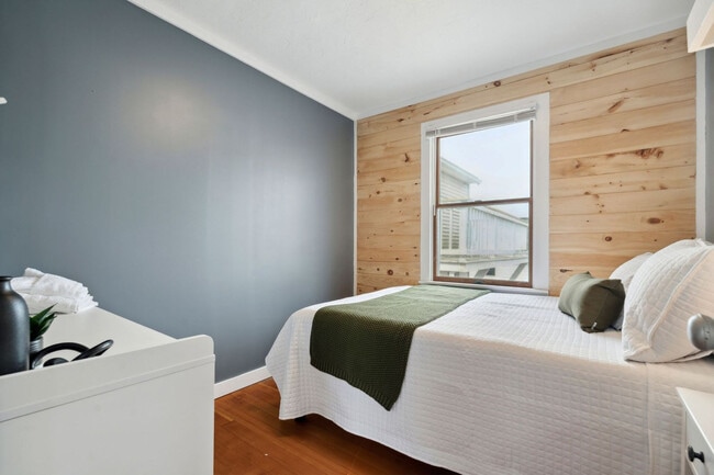 Building Photo - 9 N St