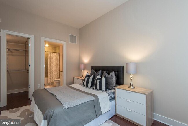 Building Photo - 1501 Locust St