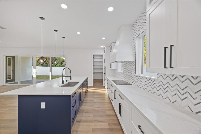 Building Photo - 3317 W Napoleon Ave