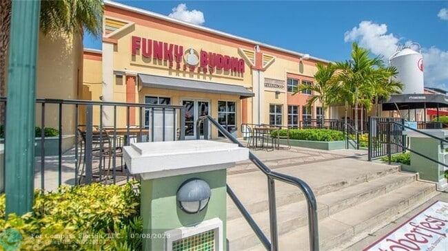 Building Photo - 4051 N Dixie Hwy