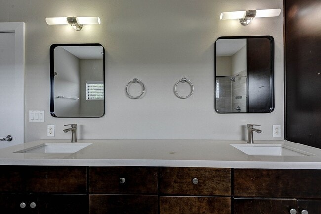 Building Photo - Modern Comfort Meets City Living — 3-Story Townhome Ready Now!