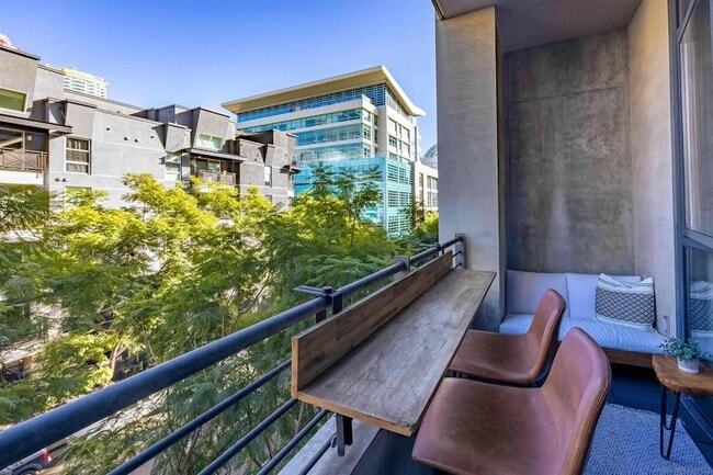 Building Photo - 1050 Island Ave