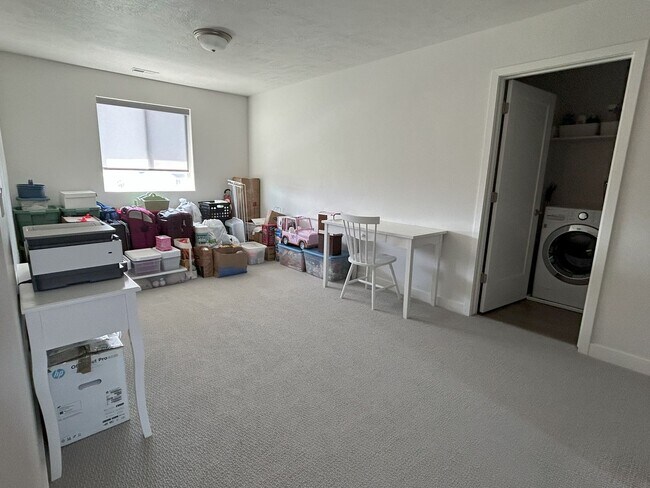 Building Photo - 5 Bed/3 Bathroom house in America Fork