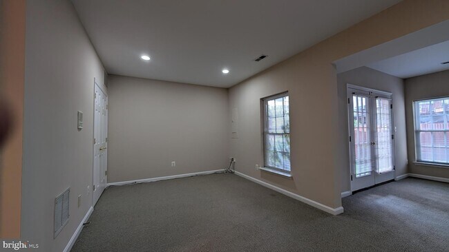 Building Photo - 42681 Rolling Rock Square