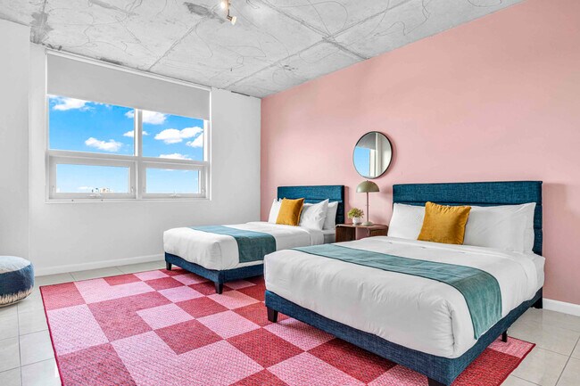 Building Photo - 3256 NE 1st Ave