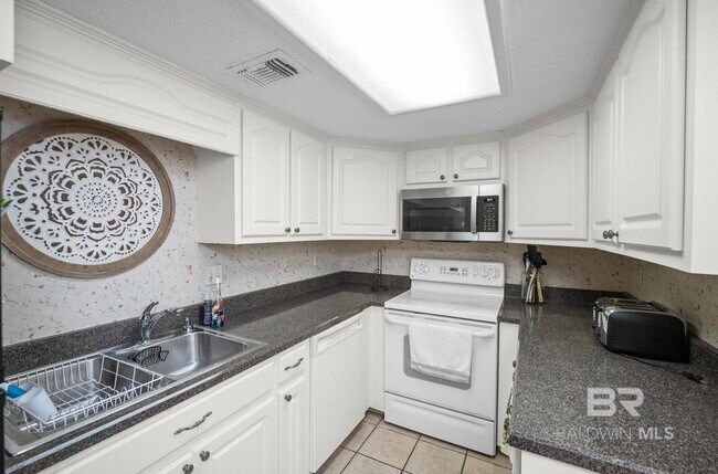 Building Photo - 4610 White Ave