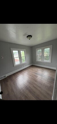 Building Photo - 1732 S 76th St