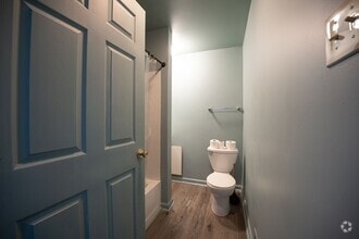 Building Photo - Available NOW! 1st Floor  2 Bed 1 Bath Apa...