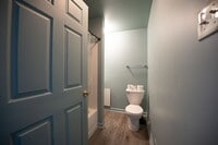 Building Photo - Available NOW! 1st Floor  2 Bed 1 Bath Apa...