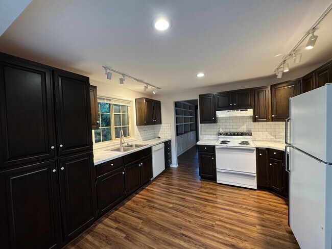 Building Photo - 20780 Terasse Dr NW