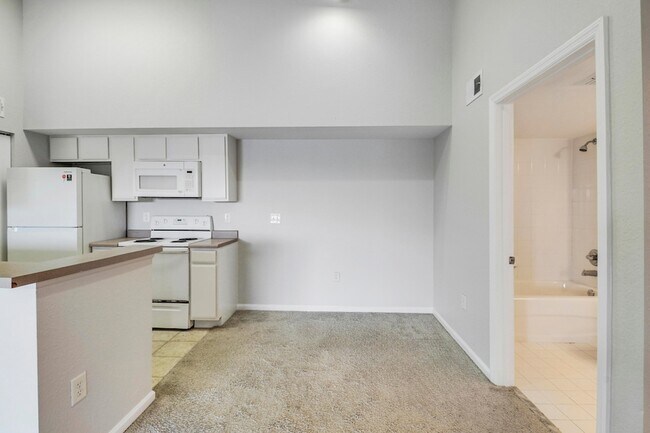 Building Photo - 141 SW Palm Dr